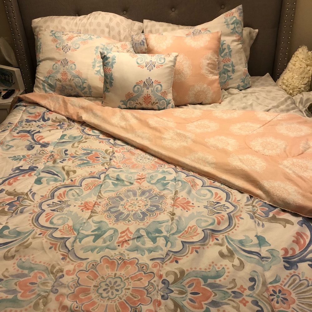 Queen Reversible Comforter